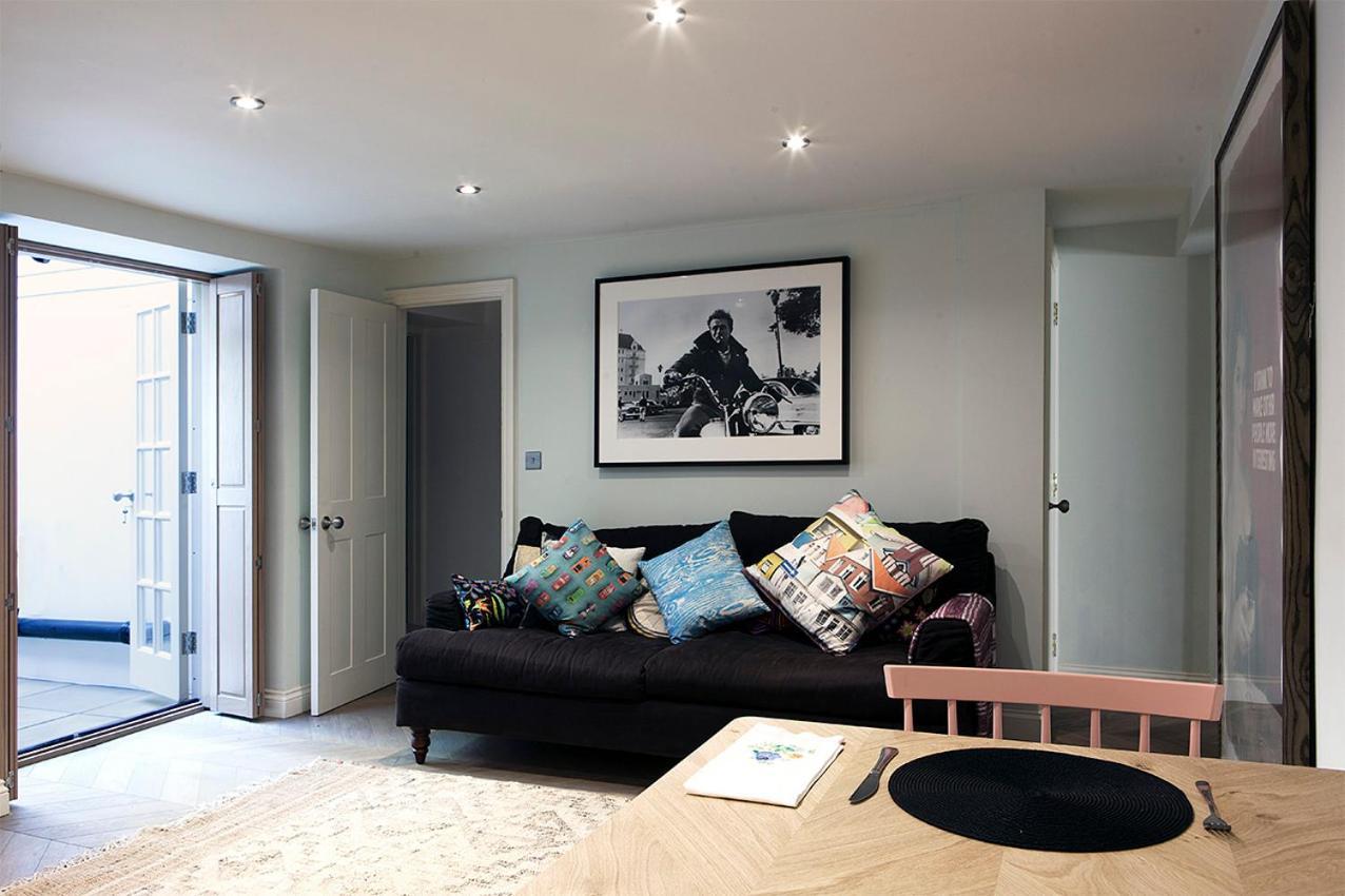 Central Hastings, Stylish-Luxe, Seaside Apartment. Exterior photo